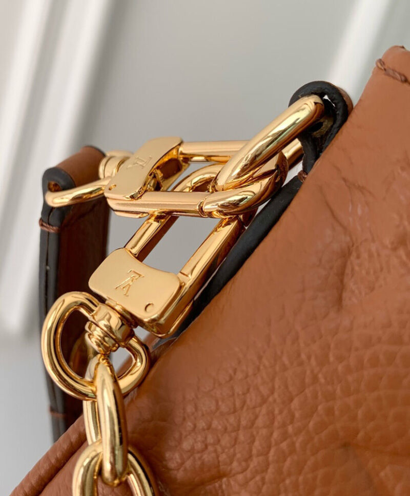 Louis Vuitton Liv Pochette M11916 M83301